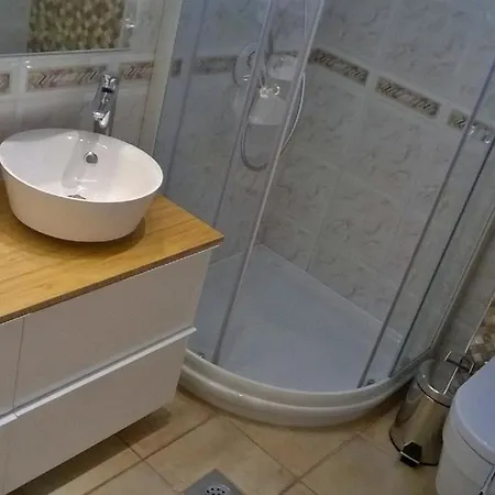 Nettes Ferienhaus In Mit Privater Terrasse Jadranovo