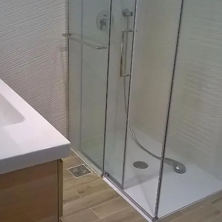 Nettes Ferienhaus In Mit Privater Terrasse Jadranovo